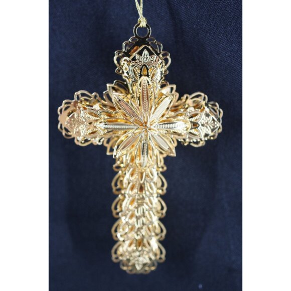Danbury Mint 2006 Cross Ornament With Intricate Floral Design - Picture 1 of 3